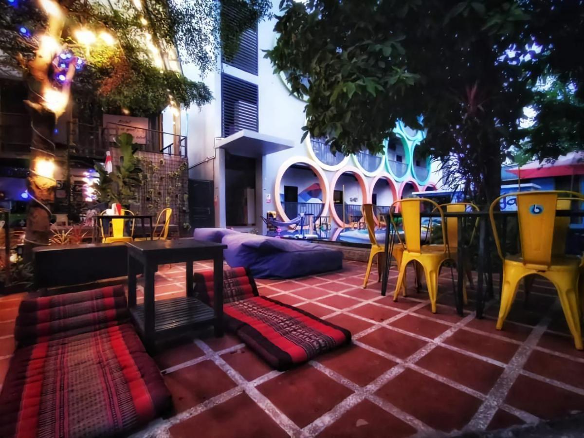 Auberge de jeunesse Revolution Siem Reap Extérieur photo